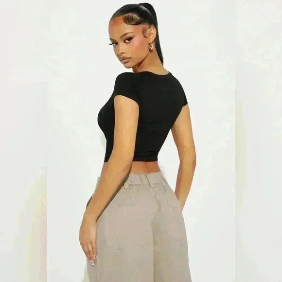 Vanessa V-Neck  Crop Top - Black Large - Picture 2 of 3